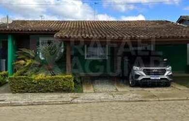 Imagem: A casa em condomínio possui 3 Dormitórios, 2 Banheiros, 2