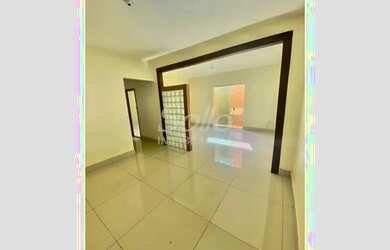 Imagem: A casa possui 2 Dormitórios, 2 Banheiros, 3 Vagas na garagem