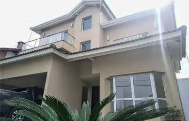 Imagem: A casa possui 4 Dormitórios, 5 Banheiros, 4 Vagas na garagem