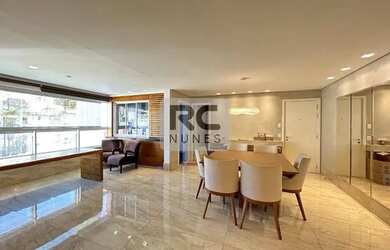 Imagem: O apartamento possui 4 Dormitórios, 3 Banheiros, 3 Vagas na