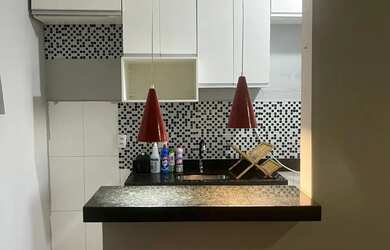 Imagem: O apartamento possui 2 Dormitórios, 1 Banheiro, 1 Vaga na garagem