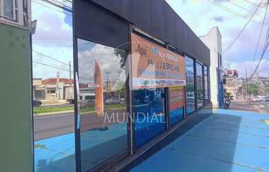 Imagem: O depósito possui 4 Vagas na garagem, 325m² de Área e está