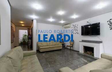 Imagem: O depósito possui 3 Vagas na garagem, 188m² de Área e está