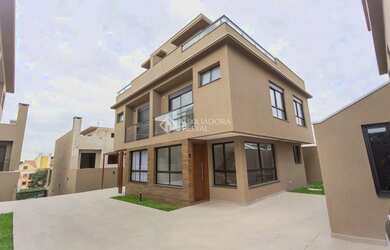 Imagem: A casa possui 3 Dormitórios, 5 Banheiros, 4 Vagas na garagem