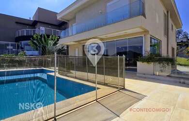 Imagem: A casa em condomínio possui 4 Dormitórios, 5 Banheiros, 4