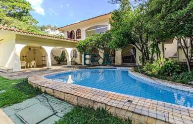 Imagem: A casa possui 4 Dormitórios, 4 Banheiros, 5 Vagas na garagem