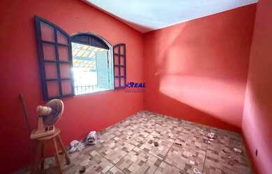 Imagem: A casa possui 3 Dormitórios, 2 Banheiros, 94m² de Área e