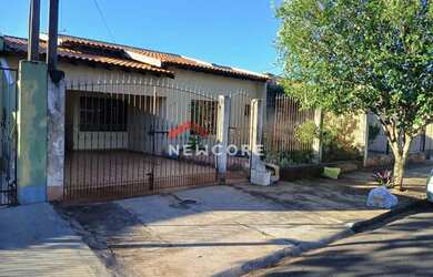 Imagem: A casa à venda possui 4 Dormitórios, 2 Banheiros, 3 Vagas