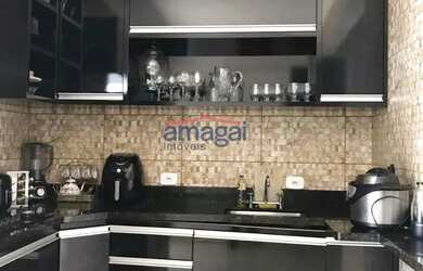 Imagem: A casa possui 3 Dormitórios, 3 Banheiros, 2 Vagas na garagem