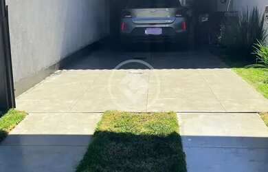 Imagem: A casa possui 2 Dormitórios, 3 Banheiros, 2 Vagas na garagem