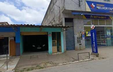 Imagem: A casa possui 3 Dormitórios, 1 Banheiro, 2 Vagas na garagem