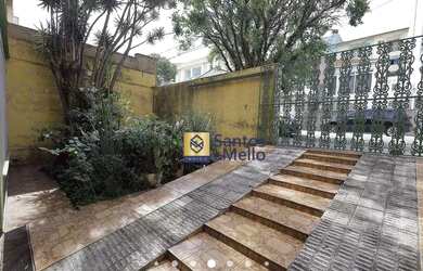 Imagem: A casa possui 2 Dormitórios, 2 Banheiros, 2 Vagas na garagem