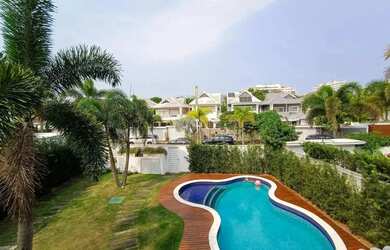 Imagem: A casa em condomínio possui 5 Dormitórios, 5 Banheiros, 5