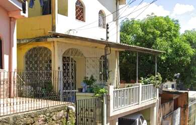 Imagem: A casa possui 4 Dormitórios, 3 Banheiros, 1 Vaga na garagem