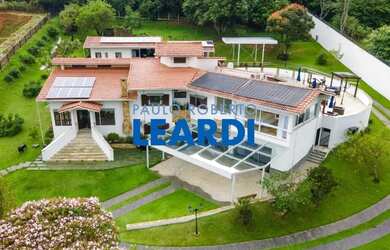 Imagem: A casa em condomínio possui 5 Dormitórios, 5 Banheiros, 5