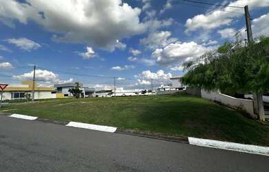 Imagem: O terreno possui 798m² de Área, Imóvel novo e está localizado