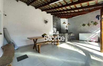 Imagem: A casa possui 3 Dormitórios, 2 Banheiros, 4 Vagas na garagem