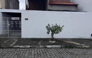 Imagem: A casa possui 2 Dormitórios, 2 Banheiros, 1 Vaga na garagem