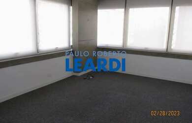 Imagem: O depósito possui 5 Vagas na garagem, 272m² de Área e está