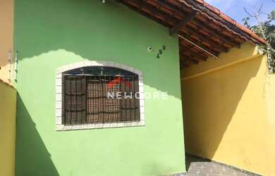 Imagem: A casa possui 2 Dormitórios, 2 Banheiros, 2 Vagas na garagem