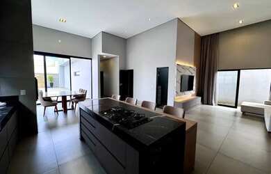 Imagem: A casa em condomínio possui 3 Dormitórios, 4 Banheiros, 4