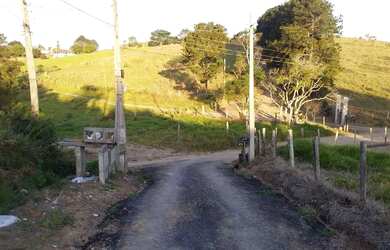 Imagem: A chácara possui 980m² de Área e está localizado em São