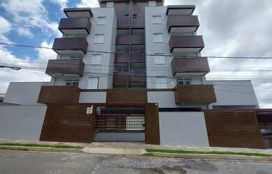 Imagem: O apartamento possui 3 Dormitórios, 1 Banheiro, 2 Vagas na