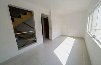 Imagem: A casa possui 3 Dormitórios, 4 Banheiros, 2 Vagas na garagem