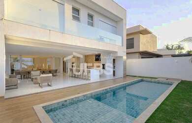 Imagem: A casa em condomínio possui 3 Dormitórios, 5 Banheiros, 4