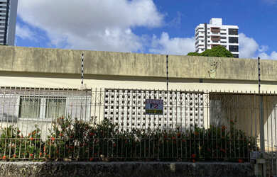 Imagem: A casa possui 4 Dormitórios, 3 Banheiros, 3 Vagas na garagem