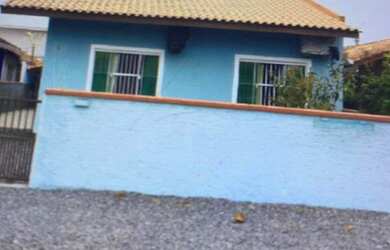 Imagem: A casa possui 4 Dormitórios, 2 Banheiros, 2 Vagas na garagem