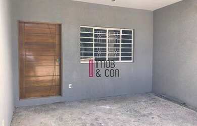 Imagem: A casa possui 3 Dormitórios, 3 Banheiros, 2 Vagas na garagem