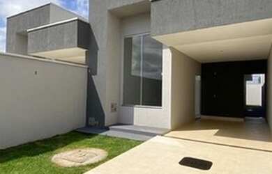 Imagem: A casa possui 3 Dormitórios, 2 Banheiros, 3 Vagas na garagem