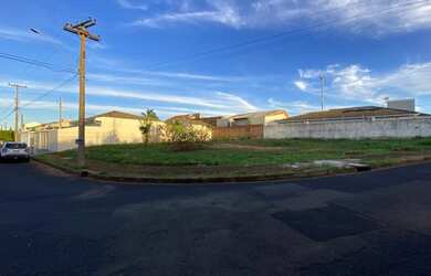 Imagem: O terreno possui 378m² de Área e está localizado em Parque