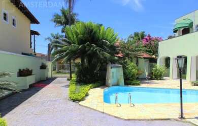 Imagem: A casa em condomínio possui 5 Dormitórios, 5 Banheiros, 4