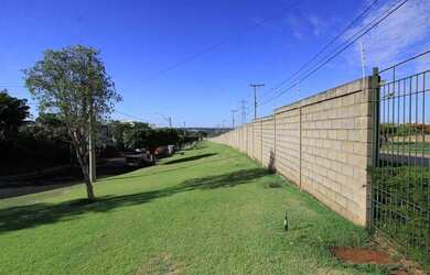 Imagem: A casa em condomínio possui 4 Dormitórios, 5 Banheiros, 4