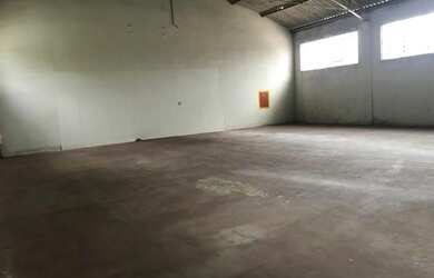 Imagem: O depósito possui 5 Vagas na garagem, 1.040m² de Área e