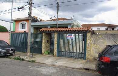 Imagem: A casa possui 3 Dormitórios, 2 Banheiros, 3 Vagas na garagem