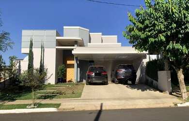 Imagem: A casa em condomínio possui 3 Dormitórios, 5 Banheiros e 280m²