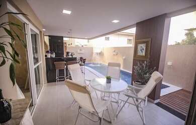 Imagem: A casa em condomínio possui 4 Dormitórios, 5 Banheiros, 5