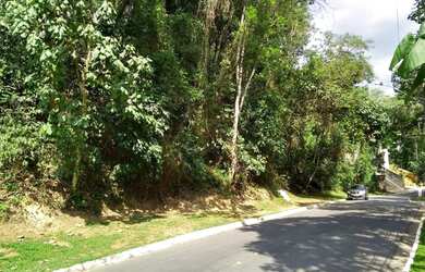 Imagem: O terreno possui 600m² de Área e está localizado em Parque