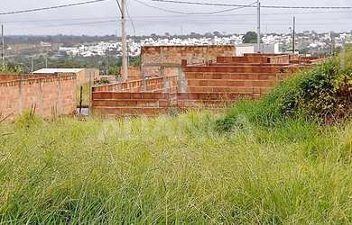 Imagem: O terreno possui 250m² de Área e está localizado em Laranjeiras