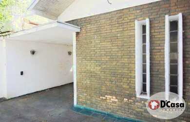 Imagem: A casa possui 3 Dormitórios, 2 Banheiros, 2 Vagas na garagem