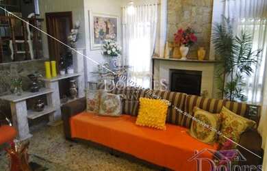 Imagem: A casa em condomínio possui 4 Dormitórios, 3 Banheiros, 4