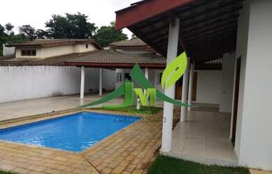 Imagem: A casa possui 4 Dormitórios, 5 Banheiros, 690m² de Área e