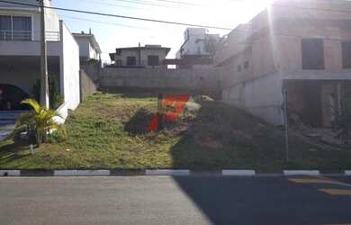 Imagem: O terreno possui 300m² de Área e está localizado em Pinheirinho