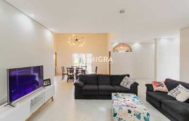 Imagem: A casa em condomínio possui 4 Dormitórios, 3 Banheiros, 4