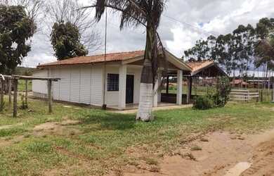 Imagem 4: Fazenda em Gália. Varandae32m² de Área