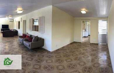 Imagem: A casa e possui 4 Dormitórios, Suítes, 5 Banheiros, 300-0m²