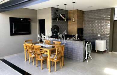 Imagem: A casa possui 4 Dormitórios, 5 Banheiros, 2 Vagas na garagem